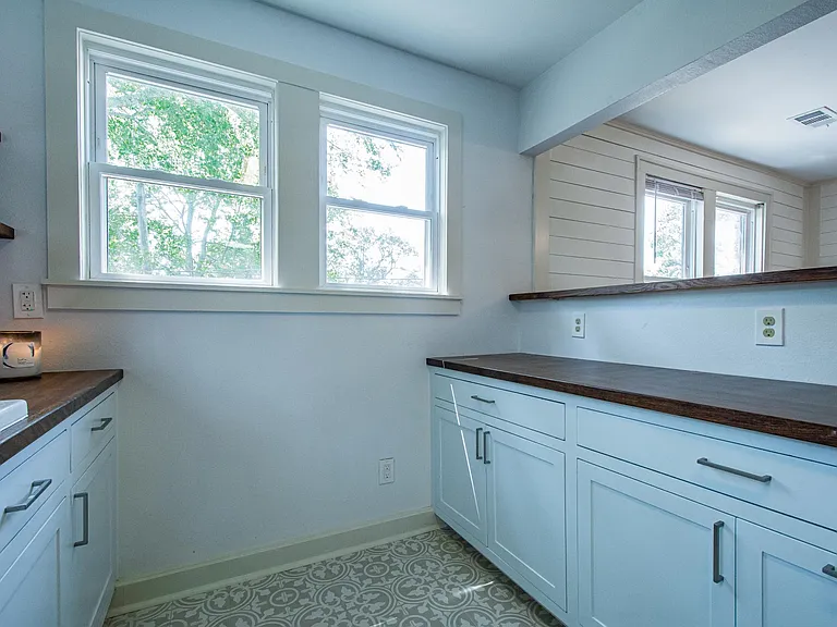 301 N Park St — Photo 16