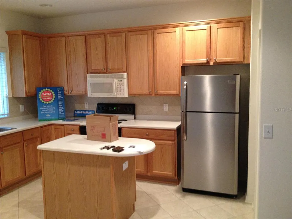 3 bed, 2.5 bath, 1838 sqft, $1,950 — Photo 3