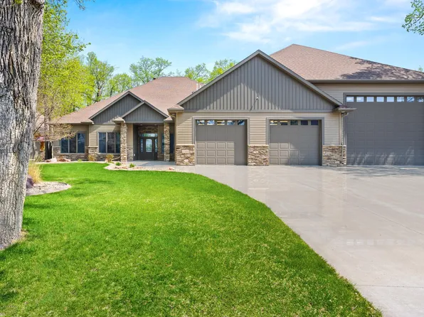 106 W Beaton Dr, West Fargo, ND 58078