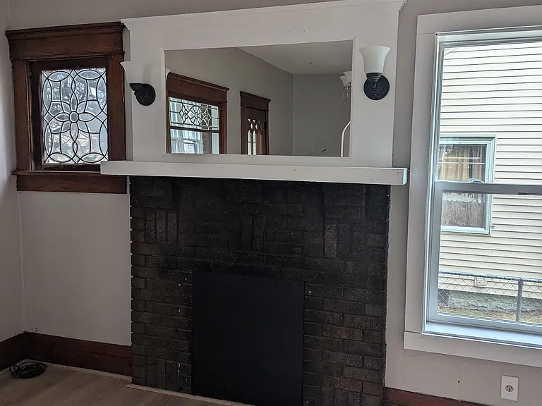 2645 E 4th St — Photo 6