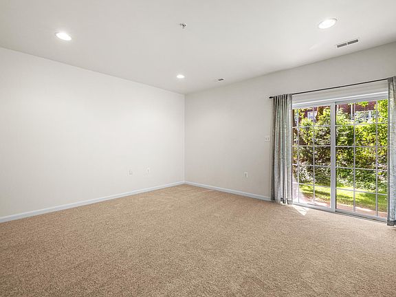 4th image of 129 Hearth Ct