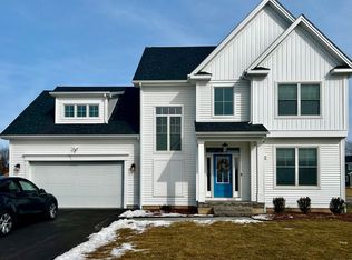 100 Oakwood Cir, Plainville, CT 06062