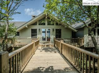 210 N Pinnacle Ridge Rd, Beech Mountain, NC 28604