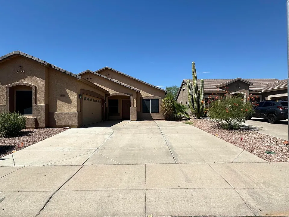 2861 N Rosa Ln