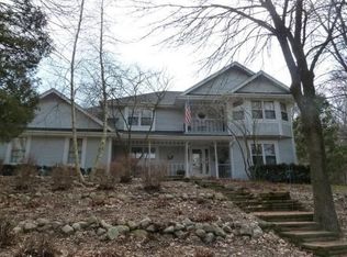 W339S9768 Red Brae Dr, Mukwonago, WI 53149