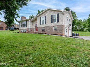 2930 W Hills Dr, Maryville, TN 37803