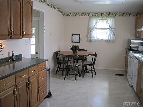 3rd image of 31 Winnie Ln