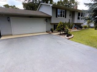 7115 Hiawatha Dr, Wonder Lake, IL
