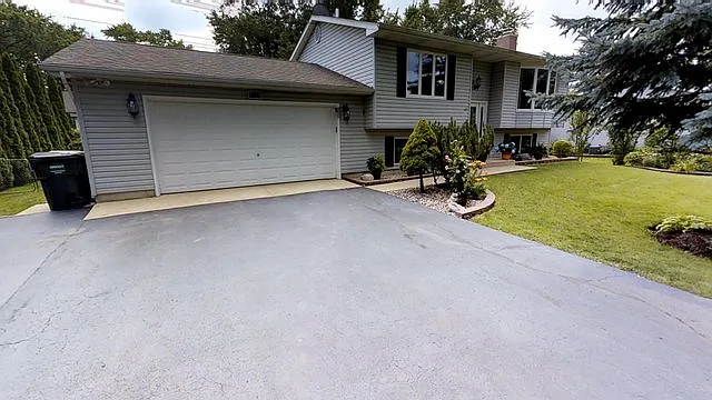 7115 Hiawatha Dr photo 1