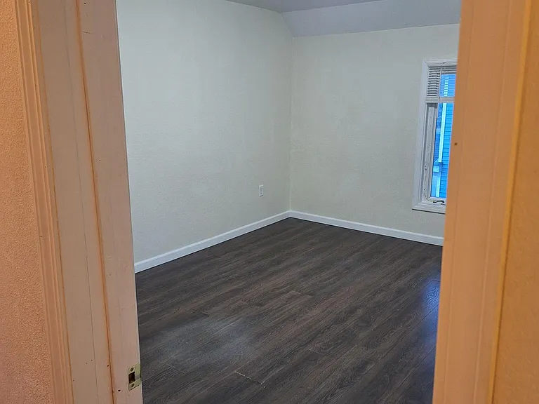 845 Warren St — Photo 9