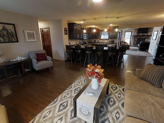 5th image of 1085 N Center Ct