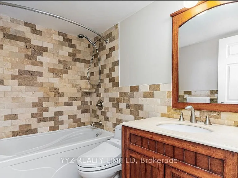 7440 Bathurst St #807 — Photo 13