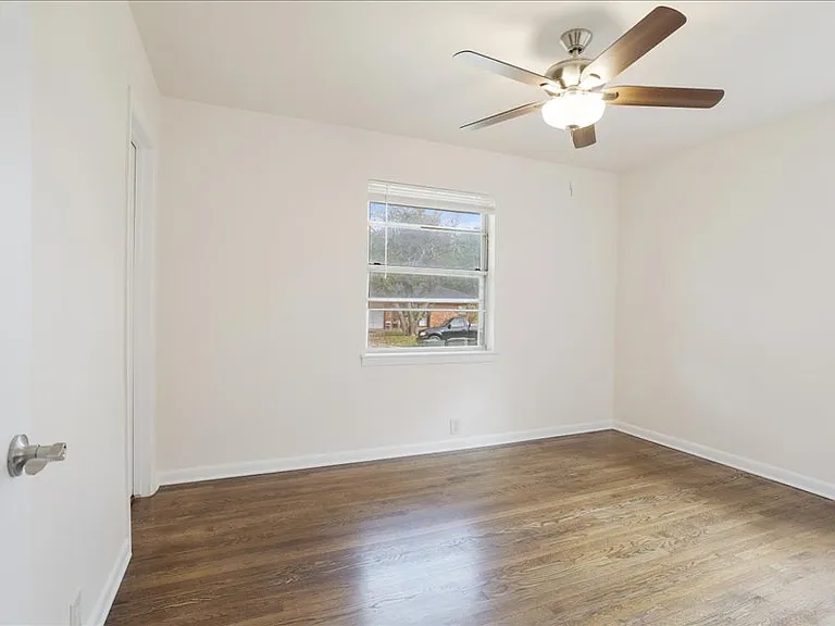 1924 Jones Cir — Photo 12