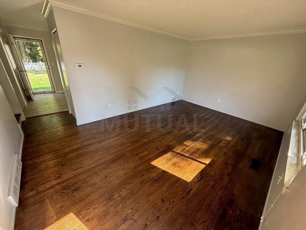 3 bed, 2.0 bath, 1445 sqft, $2,300 — Photo 3