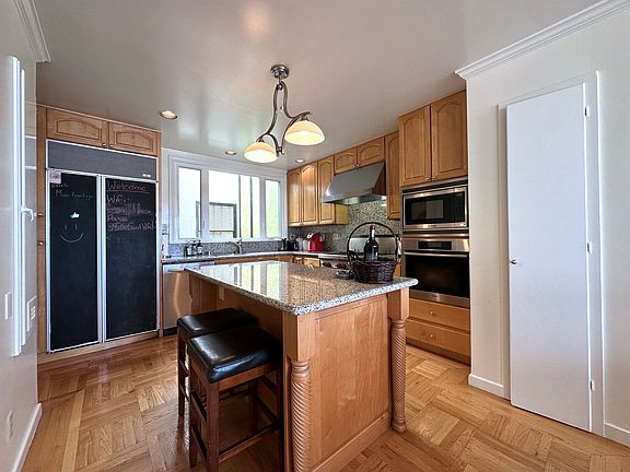 5th image of 2138 Leavenworth St