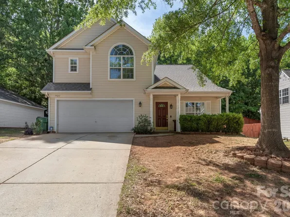 7923 Shiny Meadow Ln, Charlotte, NC 28215