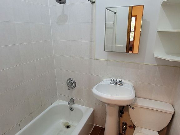 4th image of 416 E 116th St #7
