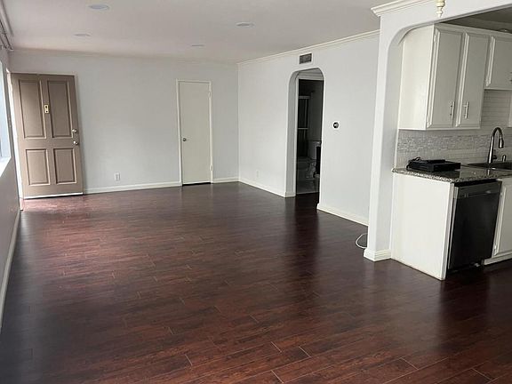 5th image of 18555 Collins St APT C8