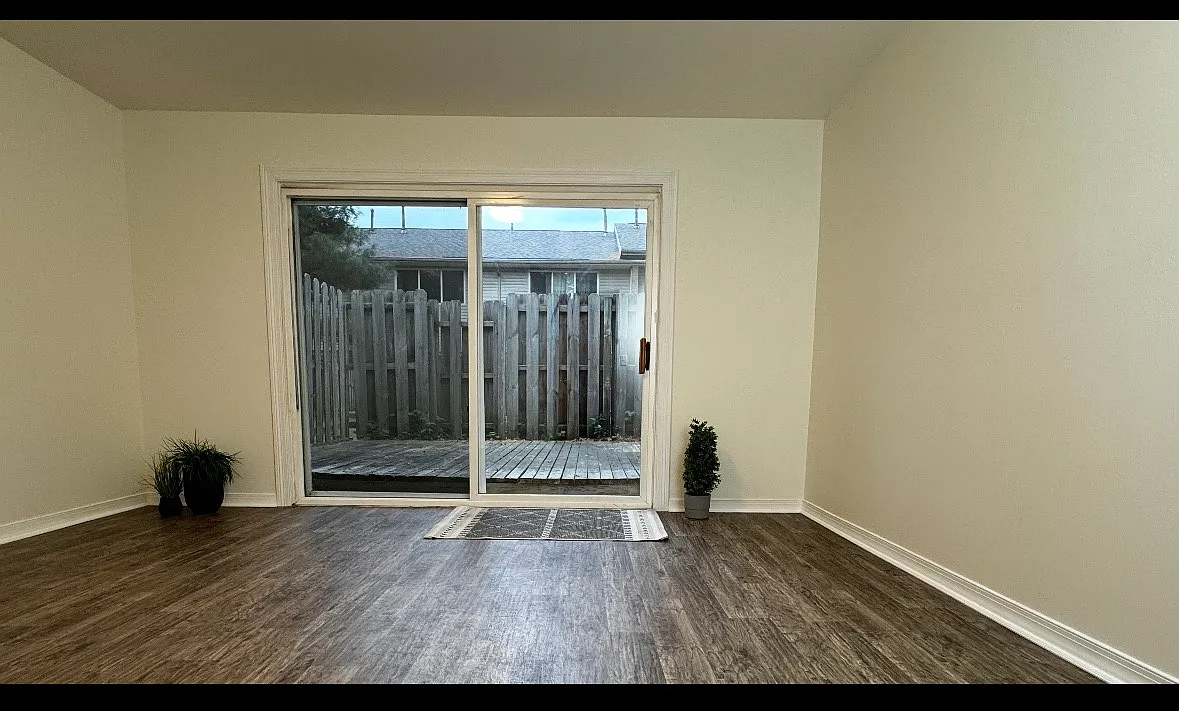 2 bed, 1.5 bath, 894 sqft, $1,325 — Photo 4