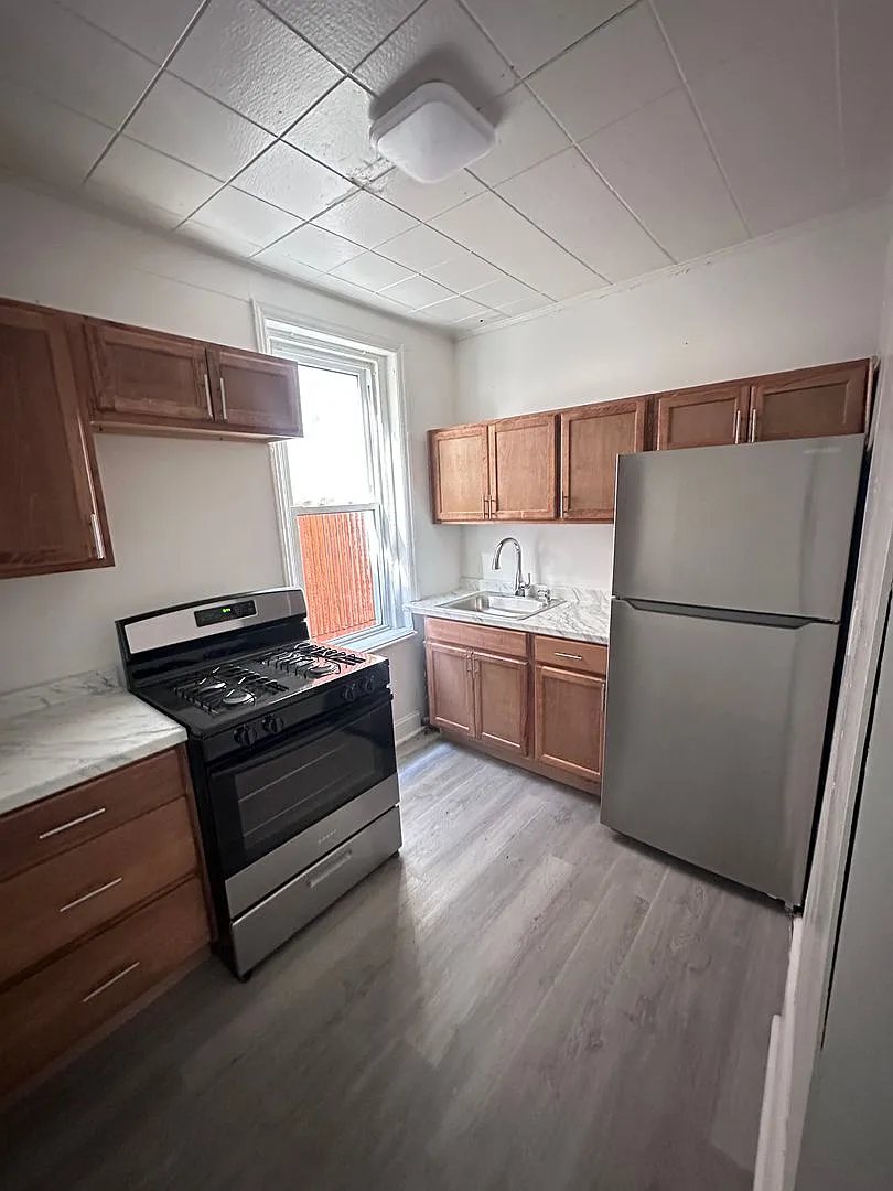 5023 Walnut Street — Photo 4