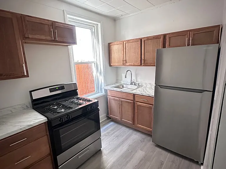 5023 Walnut Street — Photo 4