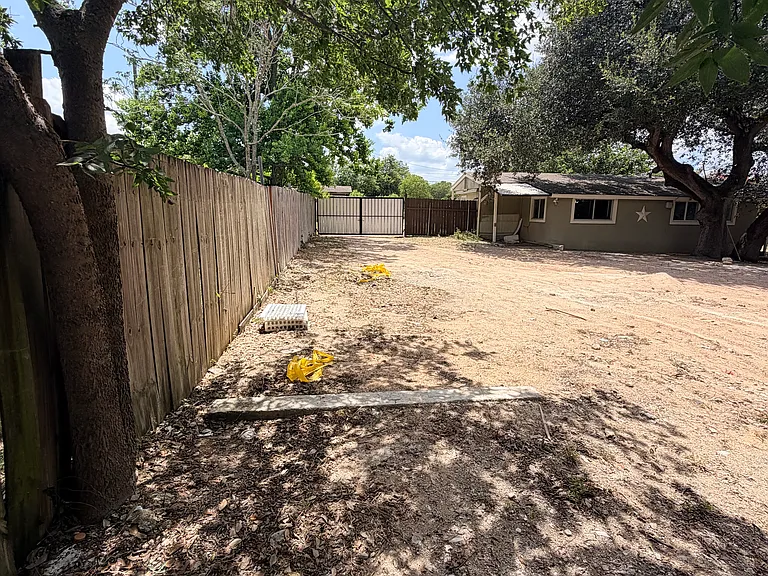 2102 Bois Darc Ln — Photo 30