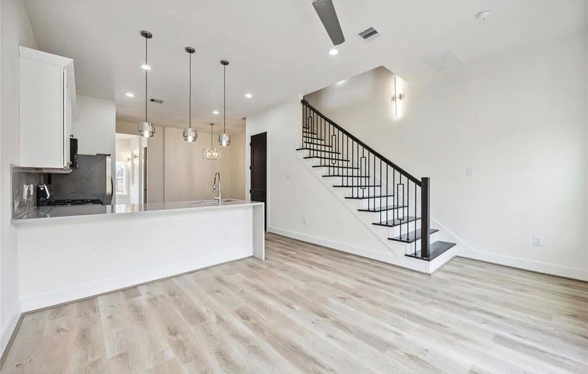 3 bed, 2.5 bath, 1605 sqft, $1,850 — Photo 3