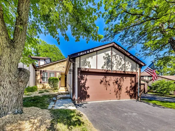 17 White Oak Cir, St Charles, IL 60174