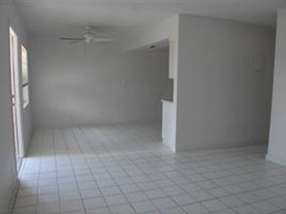 2nd image of 716 NE 1st St APT 1