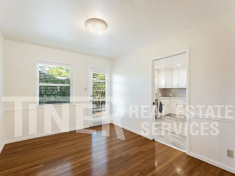541 Sandburg Dr — Photo 8