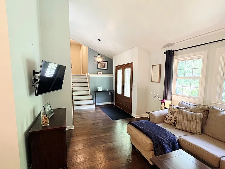 4 Woodlake Dr — Photo 4
