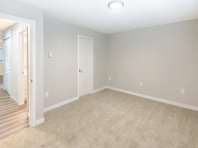 Riverside Park Apartments — Photo 21