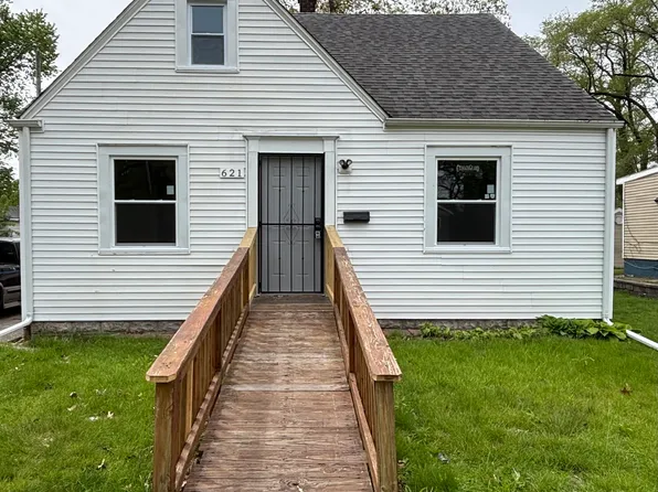 621 W 44th Pl, Gary, IN 46408