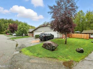 16606 Rivers Edge Ln, Eagle River, AK 99577