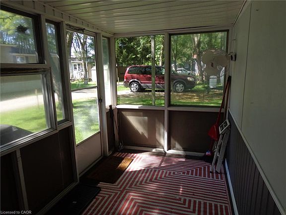 4th image of 1652 Puddicombe Rd #422