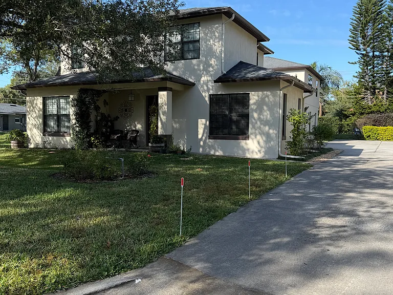 2241 Nairn Dr — Photo 1