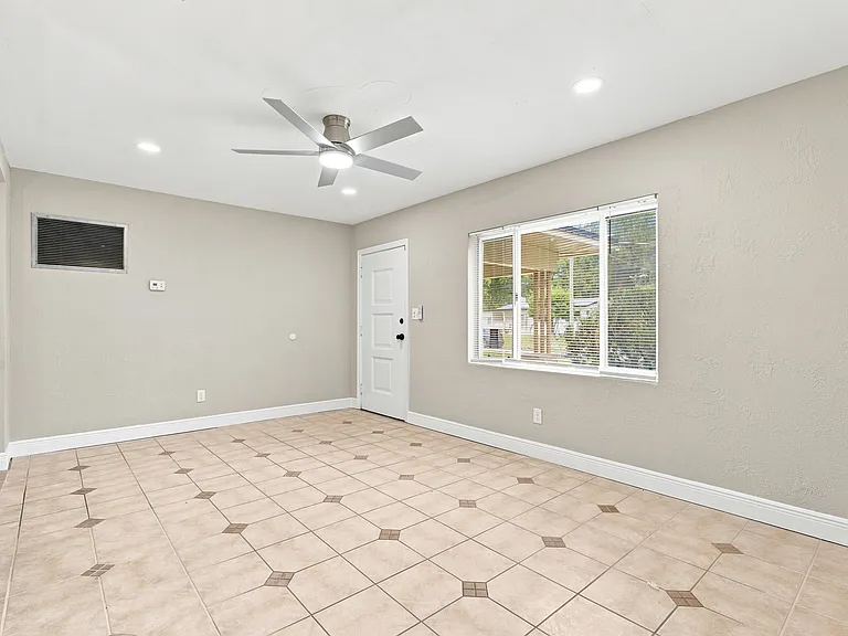 1704 Paine Ave — Photo 7