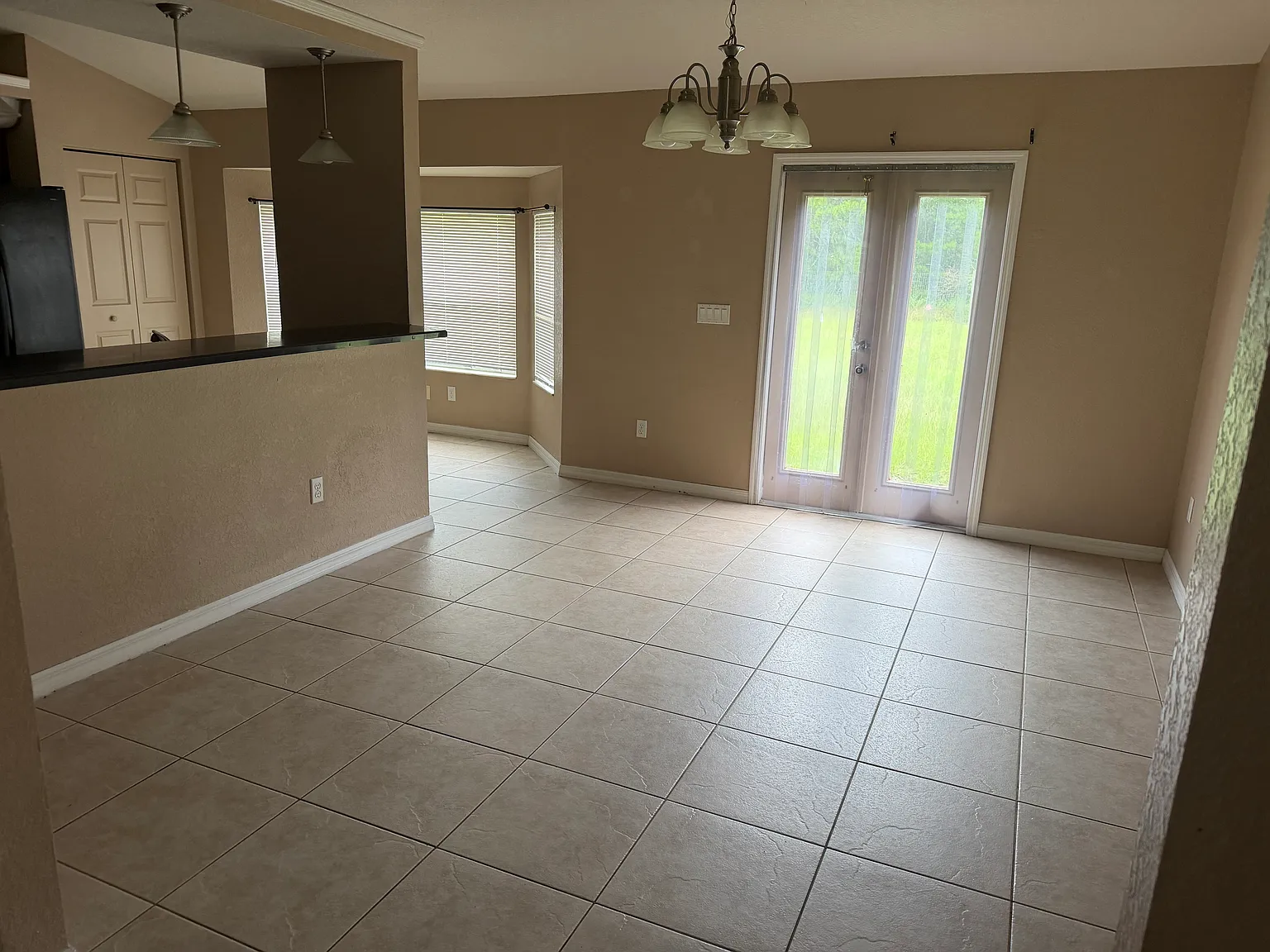4 bed, 2599 sqft, $2,500 — Photo 4