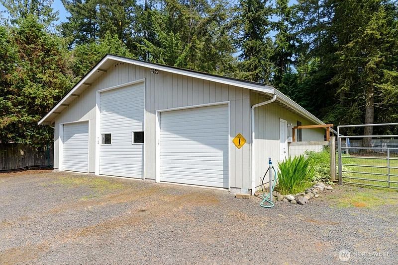 2nd image of 94 Riverdale Ln