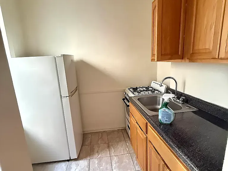 45 Tennis Ct #3Z — Photo 3