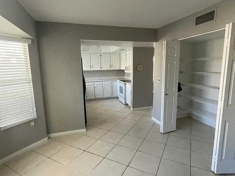 456 E Silver Creek Rd — Photo 7