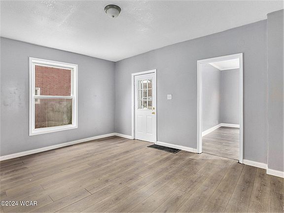 4th image of 218 W Grand Ave