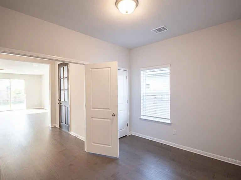 129 Winding Hollow Ln — Photo 6