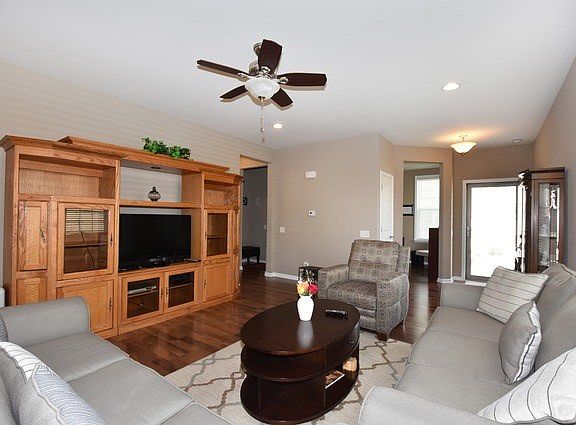 4th image of 528 Pleasant Dr