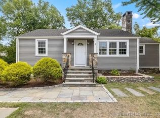6 Lyncrest Dr, Norwalk, CT 06851