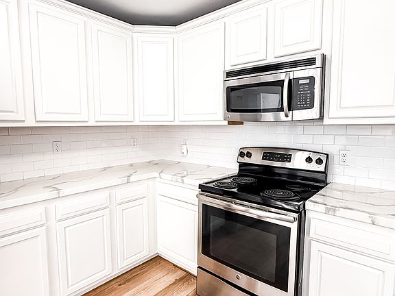 2nd image of 917 Shoshone Ave