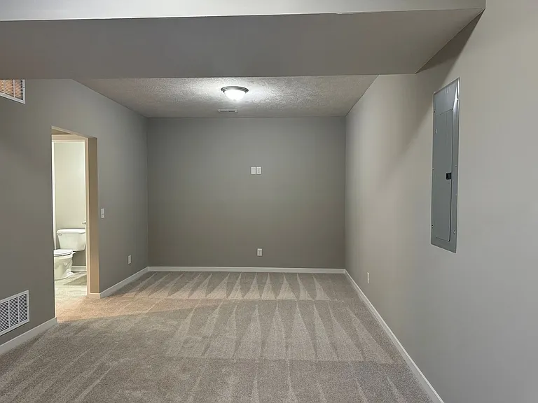302 N Allen St — Photo 26