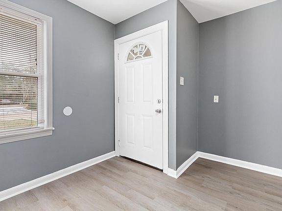 5th image of 110 Dahlia St