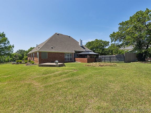 4th image of this home