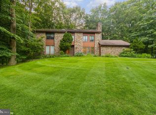 8 Jenny Ln, Pikesville, MD 21208